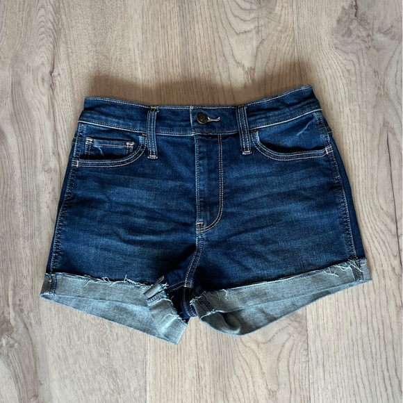 Hollister Pants - Women’s high rise 3 in Jean short